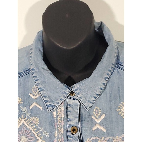 Kayla Seo Button Down Embroidered Chambray Light Wash Blue XS 3/4 Tab Sleeves - Picture 2 of 15